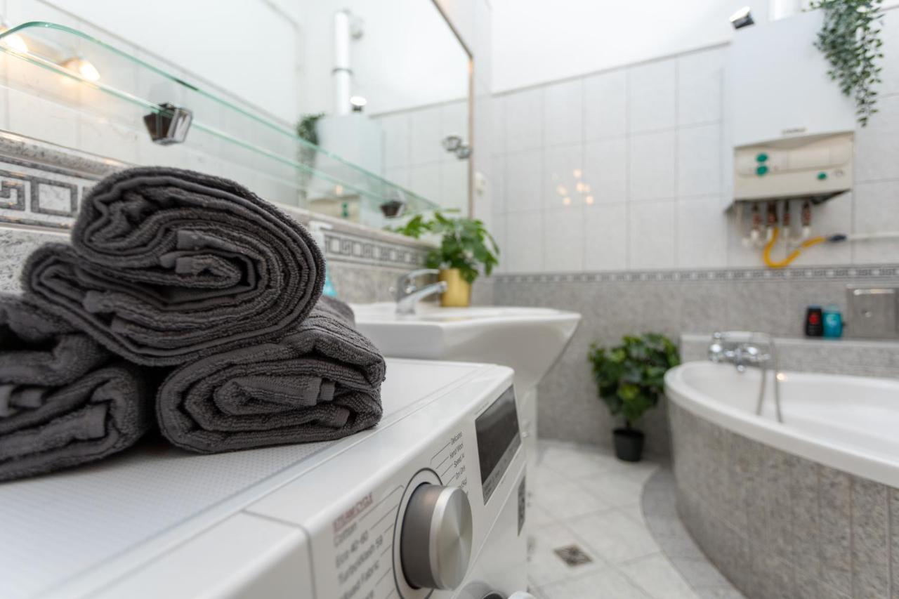 Emerald Suite With Free Parking Budapest Eksteriør bilde