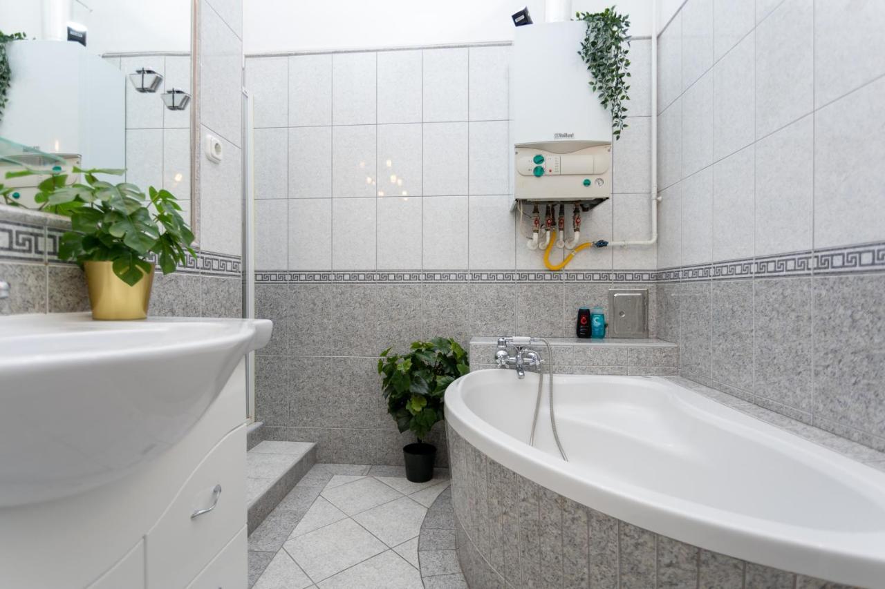 Emerald Suite With Free Parking Budapest Eksteriør bilde